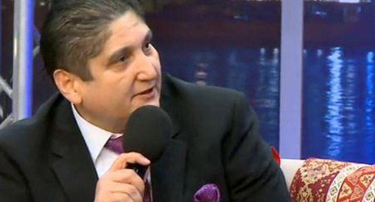 "Yarım kisə pulu gətirib ona göstərdim"