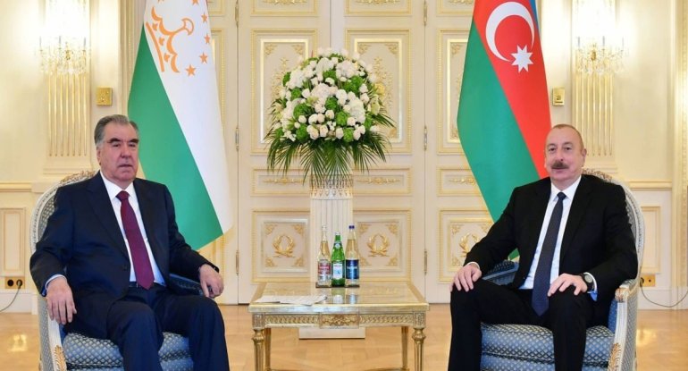 Emoməli Rəhmon Prezident İlham Əliyevi təbrik edib