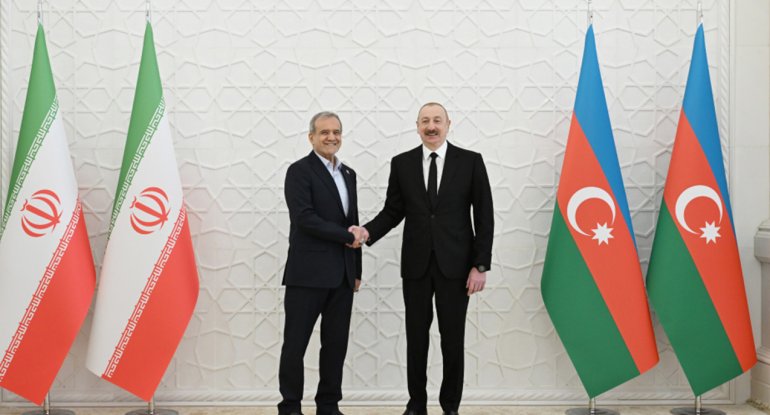 Prezident İlham Əliyevlə Məsud Pezeşkian arasında telefon danışığı olub