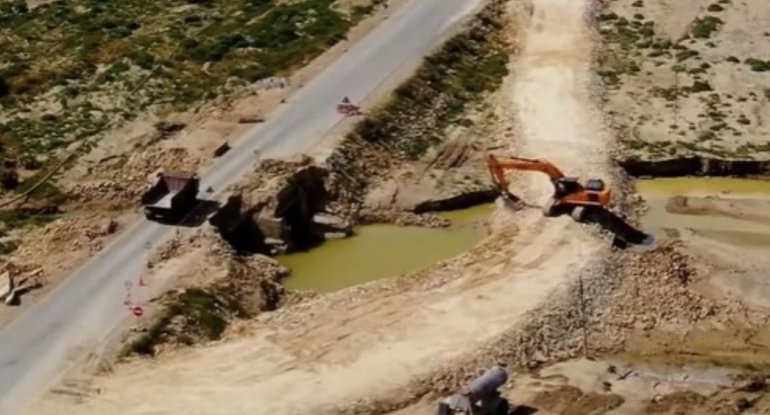 Bu yola müvəqqəti alternativ yol salınır