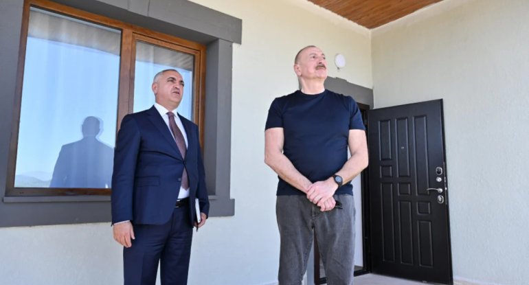 İlham Əliyev Xocalıda hərbi qulluqçular üçün nəzərdə tutulan fərdi evlərdə yaradılmış şəraitlə tanış olub