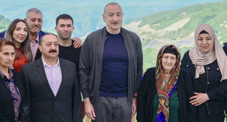 İlham Əliyevin sosial media hesablarında Böyük Qaladərəsi kəndindəki sakinlərlə görüşü barədə paylaşım edilib