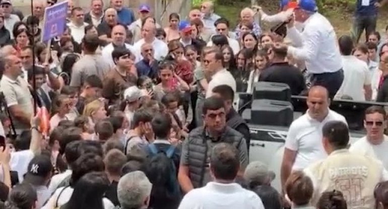 Paşinyan: Sinələrində xaç olanların ardınca &nbsp;getsəydik, Ermənistanın yarısını itirərdik