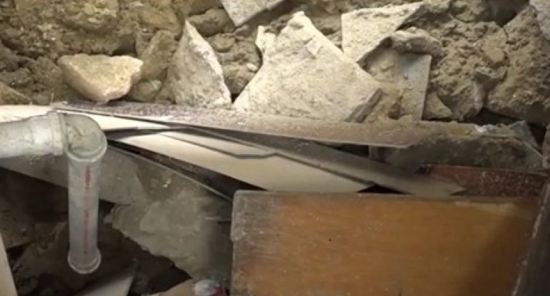 Üzərində ev tikilmiş kanalizasiya kollektoru partladı: Təmir işləri aparmaq mümkün olmur