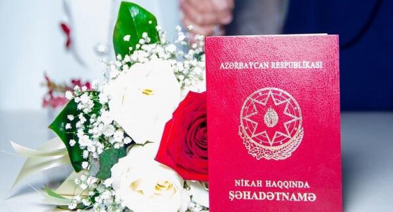 1008 nəfər boşandığı adamla yenidən evləndi