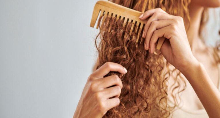 Hər gün saç daramaq saç tökülməsinə səbəb olur?