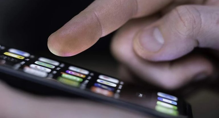 Bu ölkədə smartfonlardan istifadə qadağan edildi