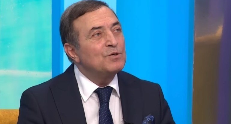 "Mənimlə bir dəfə şəkil çəkdirib, deyir ki, ustadımdır"