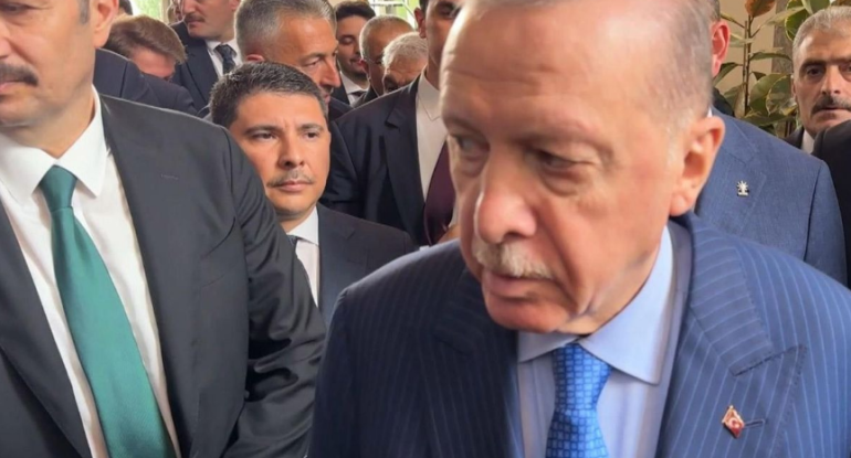Ərdoğandan evlənmək istəməyən jurnalistə: Qapını bağlama