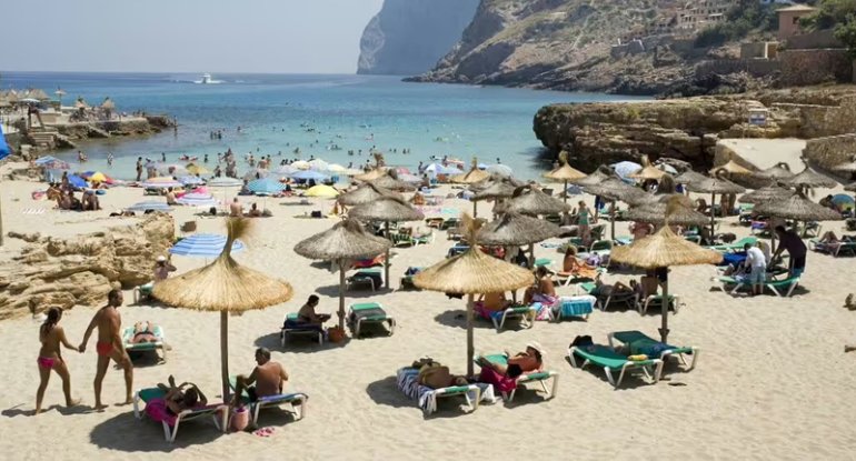 Məşhur turizm adaları ənənəvi müsəlman geyimlərini qadağan edə bilər