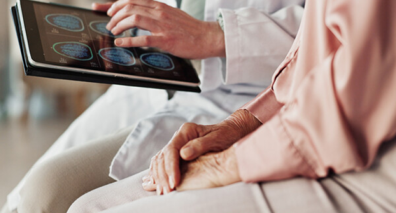 Alzheimer xəstəliyinin başlanğıcının erkən əlaməti aşkarlandı