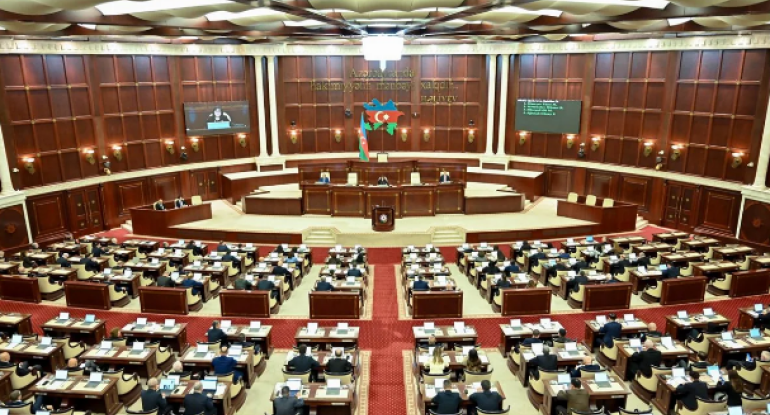 Milli Məclisin növbədənkənar sessiyasının növbəti iclası başlayıb