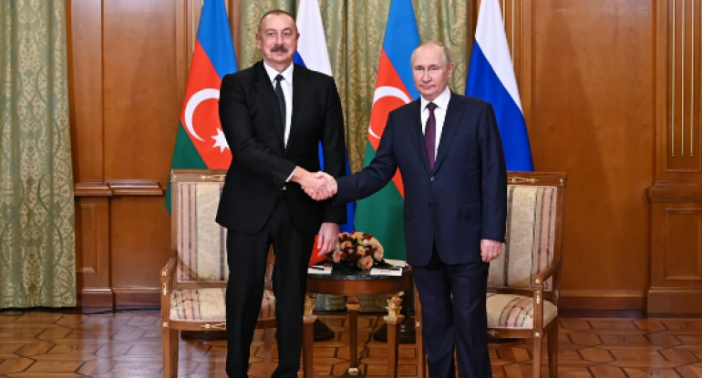 İlham Əliyev Vladimir Putini təbrik edib