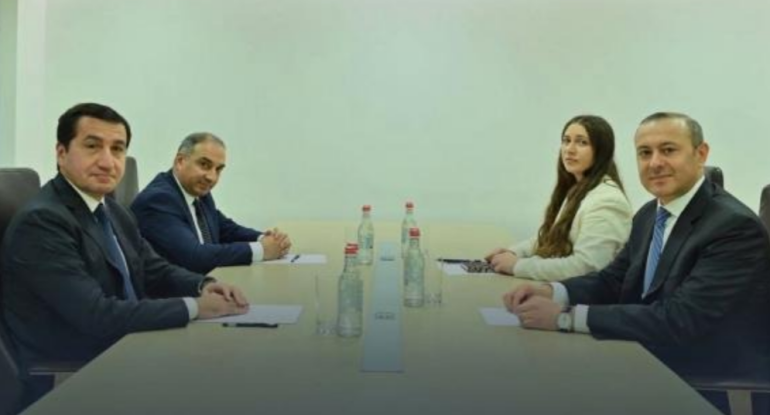 Hikmət Hacıyevin Ermənistan səfərinin şifrəsi: Bakının müəyyən etdiyi gündəlik