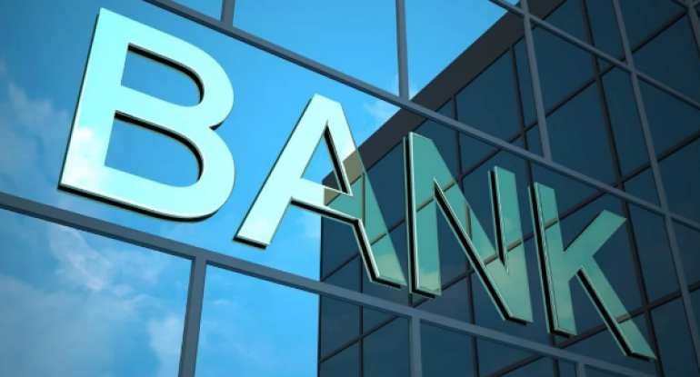 Azərbaycan bankları ötən il hər 100 dolların alqı-satqısından 70 qəpik qazanıb