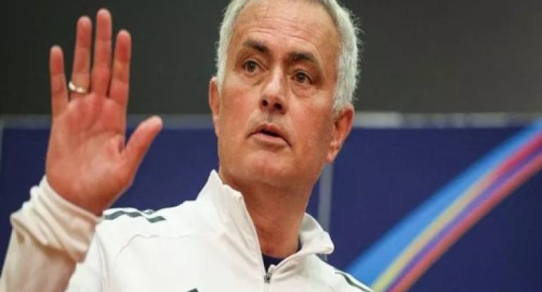 Mourinyonun ilk TRANSFERİ: çepion müdafiəçi ilə müqavilə imzalandı