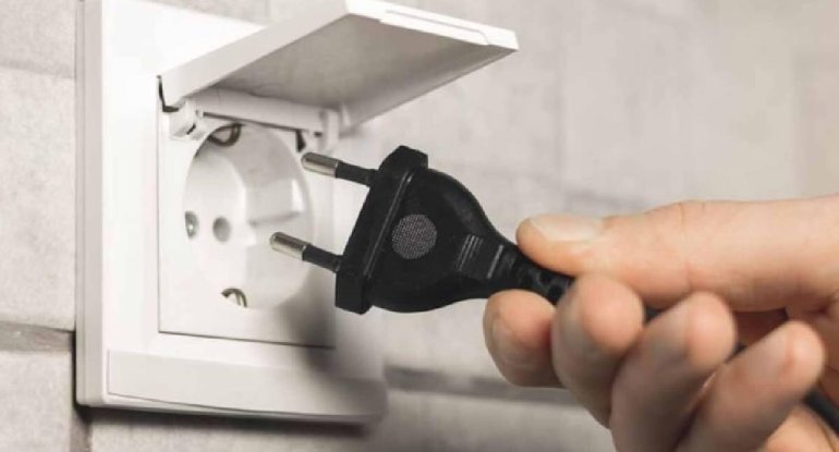 Soyuducu və sobaları elektrik uzadıcısına qoşmayın - Xəbərdarlıq