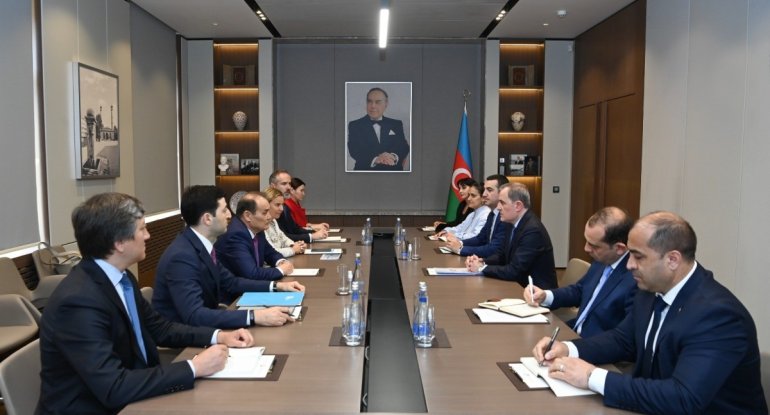 Ceyhun Bayramov Bağdad Amreyevin rəhbərlik etdiyi nümayəndə heyətini qəbul edib - FOTO