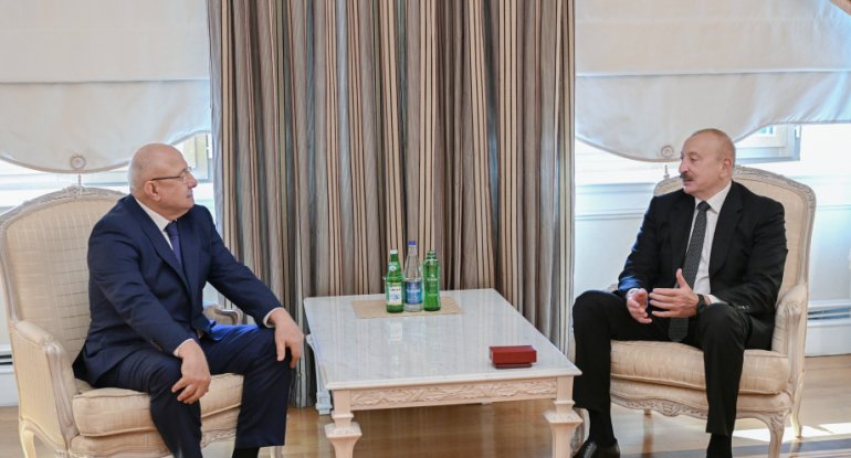 İlham Əliyev Qurban Qurbanova "Dostluq" ordenini təqdim edib