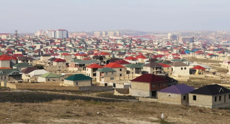 "Ömrümdə ilk dəfə bu qədər pul görmüşdüm" - Xırdalanda mənzil arzusu kabusa çevrildi - VİDEO