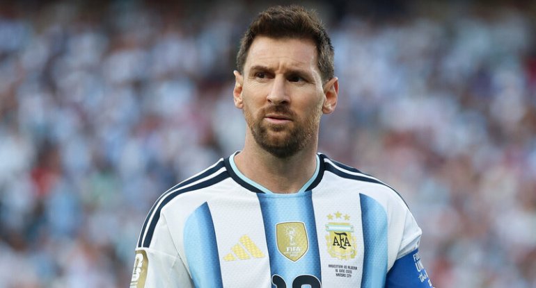 Argentinada Messinin heykəlinin açılışı olub