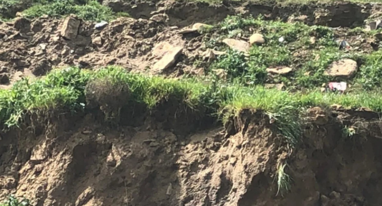 Qubada torpaq sürüşməsi baş verdi