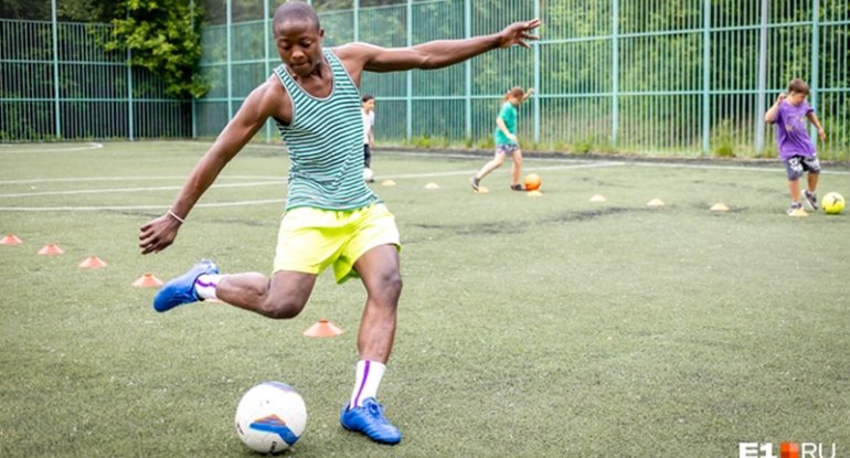 Futbol oynamaq üçün Rusiyaya gəldi, müharibəyə göndərildi