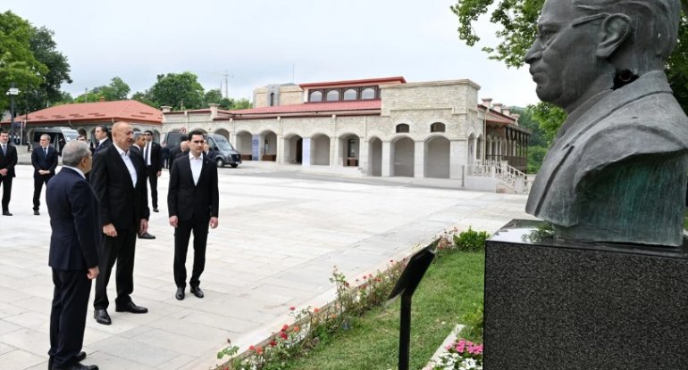 Tanınmış şəxsiyyətlərin işğal dövründə güllələnmiş büstlərinə baxdılar