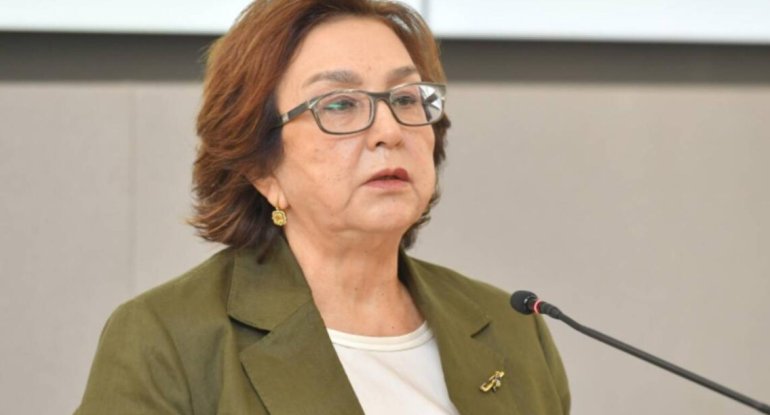 Məleykə Abbaszadə bu prosesin pullu olmasını istəyir