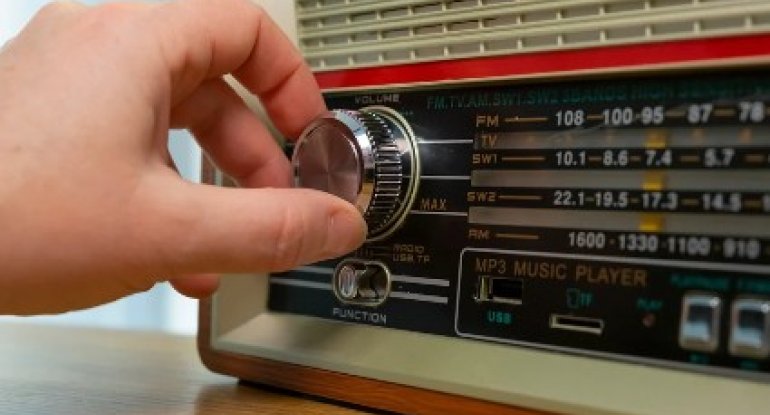 "Qiyamət günü" radiostansiyası iki saatdan çox müddətdə yeddi söz ötürdü