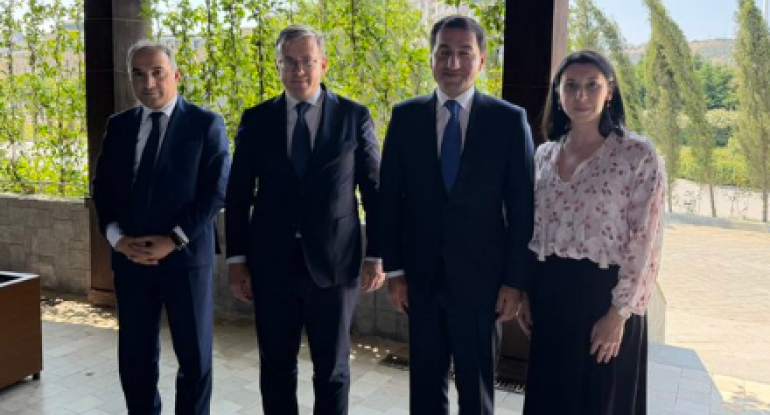 Hikmət Hacıyev Makronun müşaviri ilə görüşdü