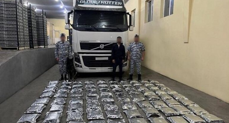 &ldquo;Təzə gül kələmi&rdquo; yükündən 90 kq narkotik çıxdı