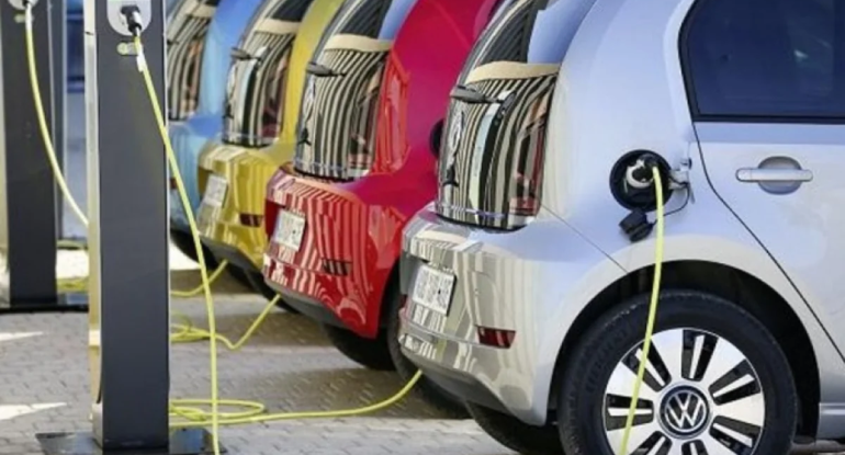 Hibrid və elektrik avtomobillərinin idxalında yeni imtiyazların tətbiq ediləcək? -&nbsp;Şahin Bağırov aydınlıq gətirdi