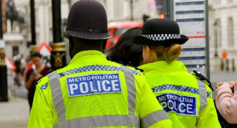 Londonda avtomobil piyadaların üstünə sürüldü - saxlanılan var