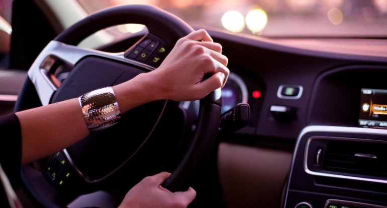 Niyə bir çox avtomobildə maksimal sürət 250 km/saatdır?