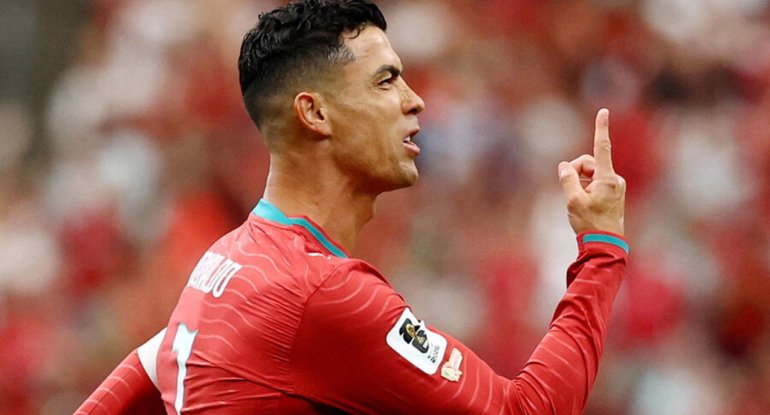 Ronaldo niyə əvəzetmə olmadan oynayır?