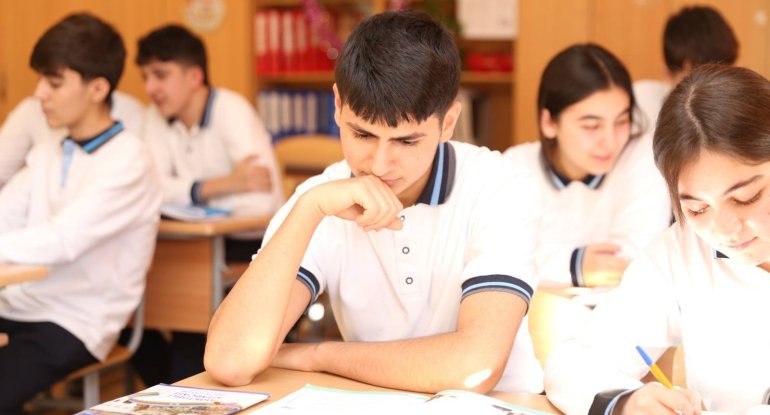 Azərbaycanda məktəblilər daha bunu edə bilməyəcək &ndash; RƏSMİ