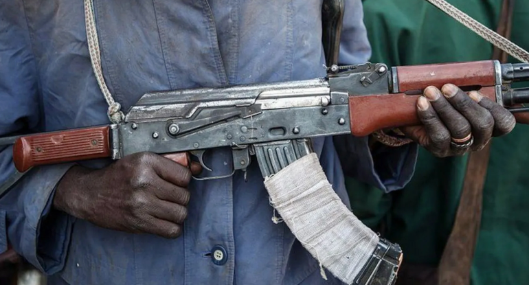 Nigeriyada silahlılar məktəbliləri qaçırıb