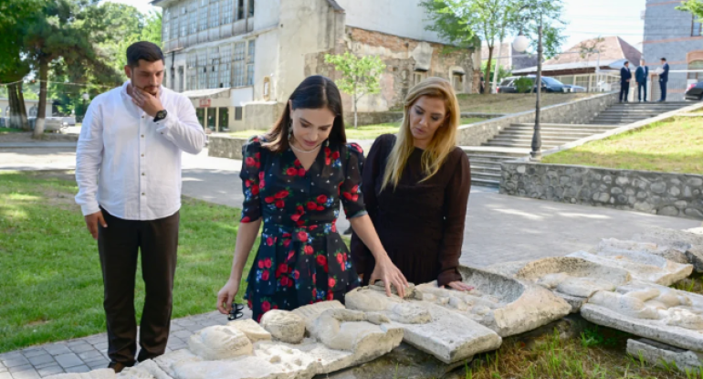 Leyla Əliyeva Şəki Məhəmməd Füzuli adına parkda - FOTO