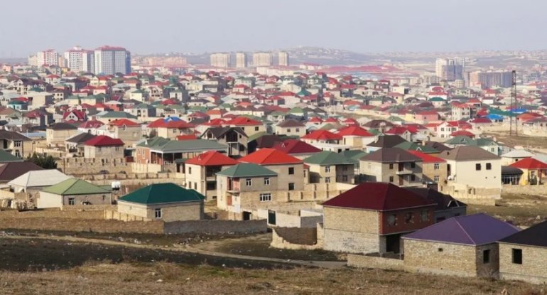 Eyni ərazidəki evlər buna görə kəskin fərqli qiymətə satılır 