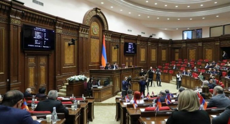 Parlamentdə spikerlə deputat arasında mübahisə: &ldquo;Siz kimsiniz&hellip;&rdquo;
