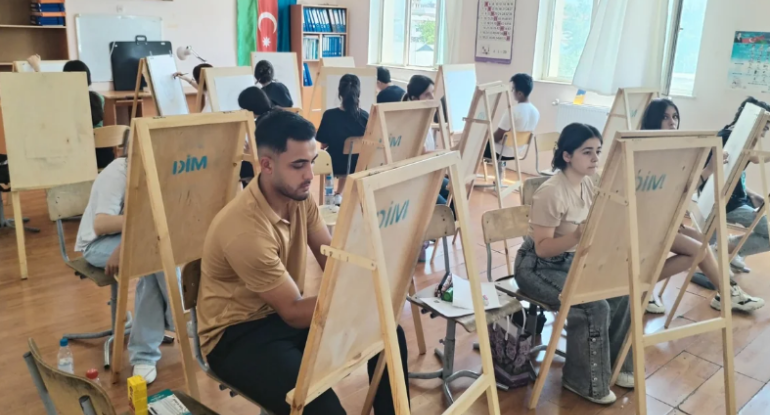 Başqasının yerinə imtahan verməyə cəhd etdi