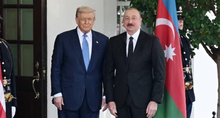 İlham Əliyev Donald Trampı təbrik etdi