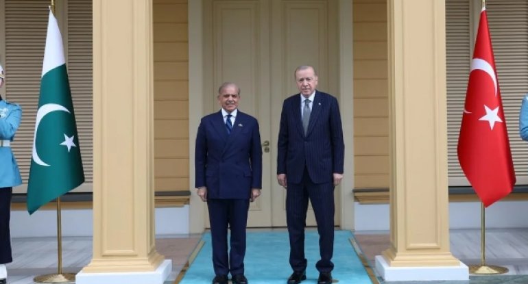 Pakistanın Baş naziri Şahbaz Şərif Türkiyədə səfərdədir