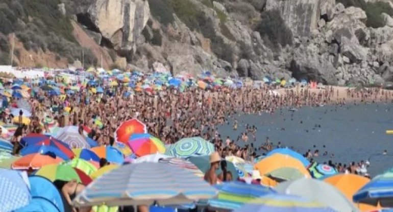 Turistlər bu ölkədə istidən ölürlər