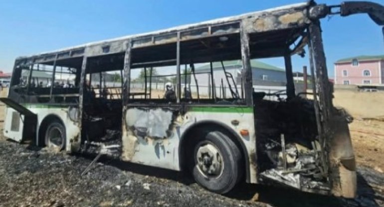 Naxçıvanda iki avtobus yanıb kül oldu