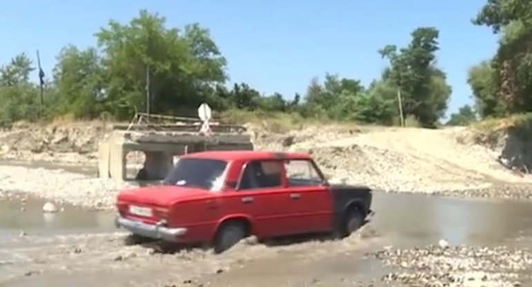 Üç min vətəndaşın yolu uzanıb - 4 aydır tədbir görülmür
