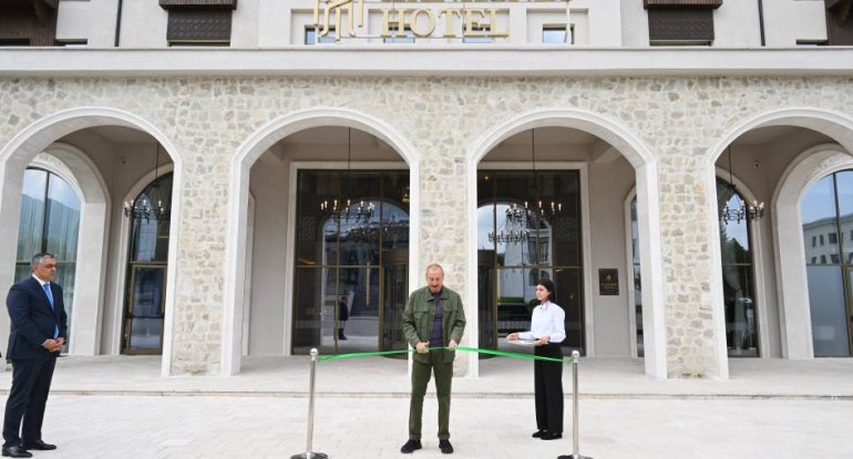 Prezident İlham Əliyev "Xankəndi" hotelinin açılışında iştirak edib