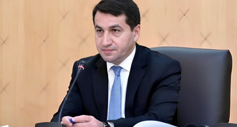 Hikmət Hacıyev: Azərbaycan D8-ə üzv olmasına çox önəm verir