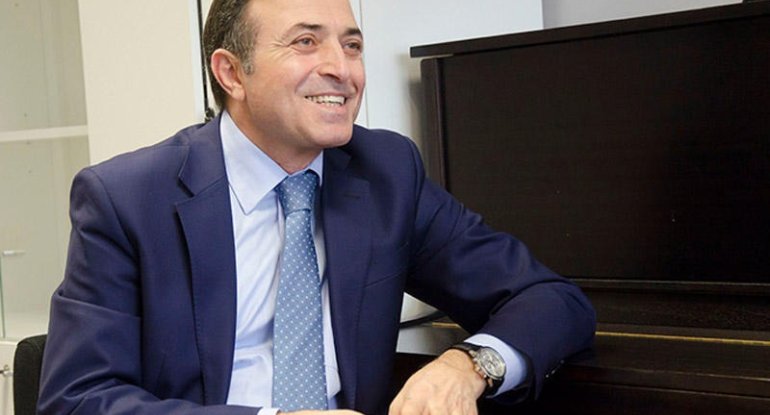 Mənsum İbrahimov: "Qızım bütün nəsli formada saxlayır"